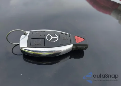 2010 Mercedes-Benz C 300 Luxury 4Matic/Sport 4Matic z USA, uszkodzony, nr VIN WDDGF8BB1AF465157